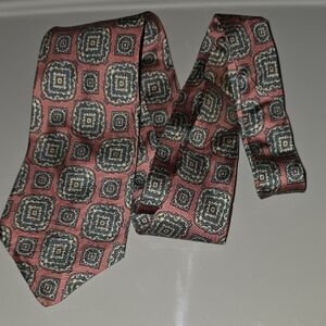 (J28) Gant Pink and Blue Geometric Silk Tie